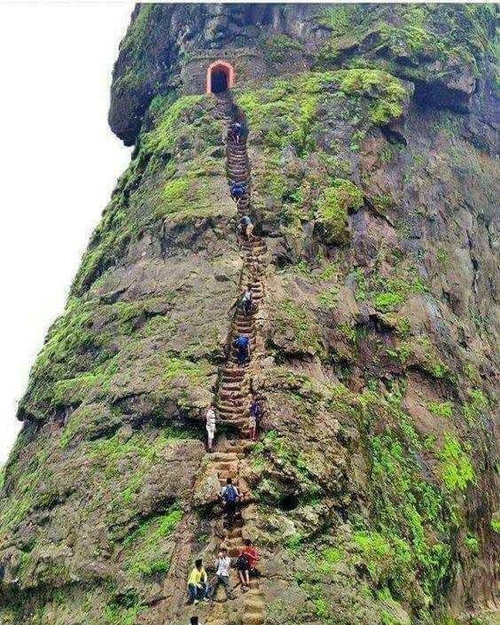 Harihar Fort trekking route